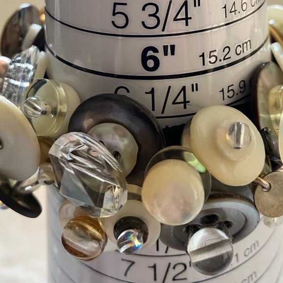 Button Bracelet - Picture 5 of 7